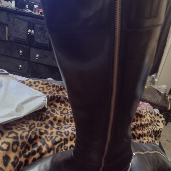 Black Leather Boots and Belt Set - Picture 8 of 12